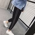 Quần Nhung Đen Kẻ Line Trắng Có Túi F21