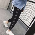 Quần Nhung Đen Kẻ Line Trắng Có Túi F21